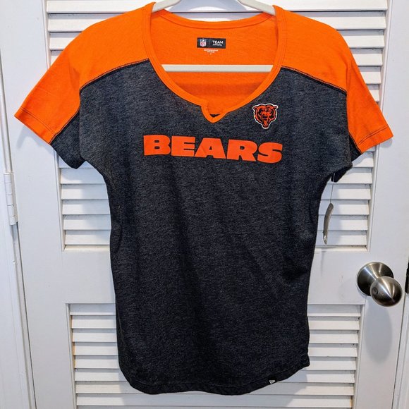 NFL Tops - NWT NFL Team Apparel Women’s Cut V-Neck Short Sleeve Tshirt Small Chicago Bears